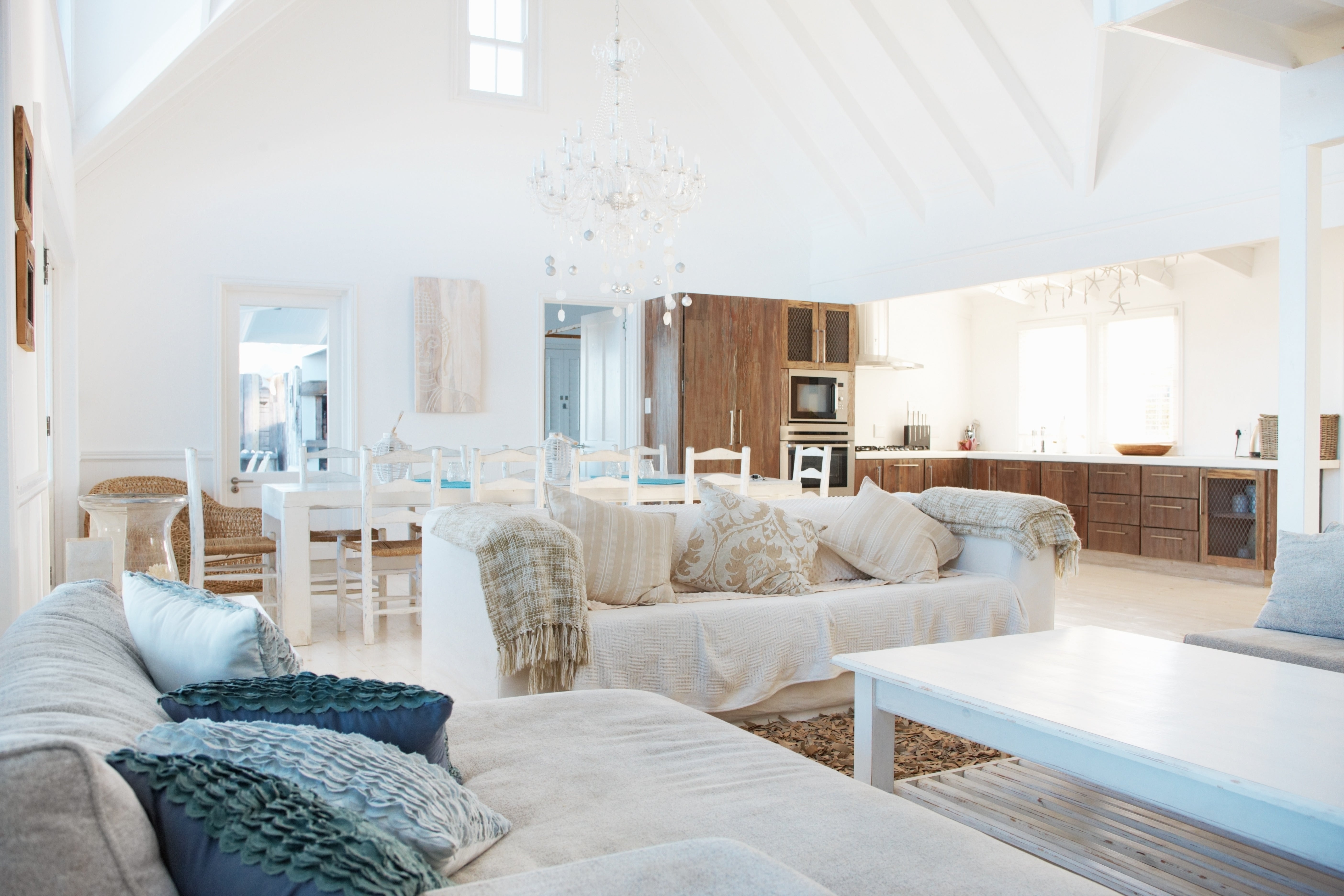 Furnishing a Vacation Home: Style Tips for a Luxurious Coastal Retreat ...