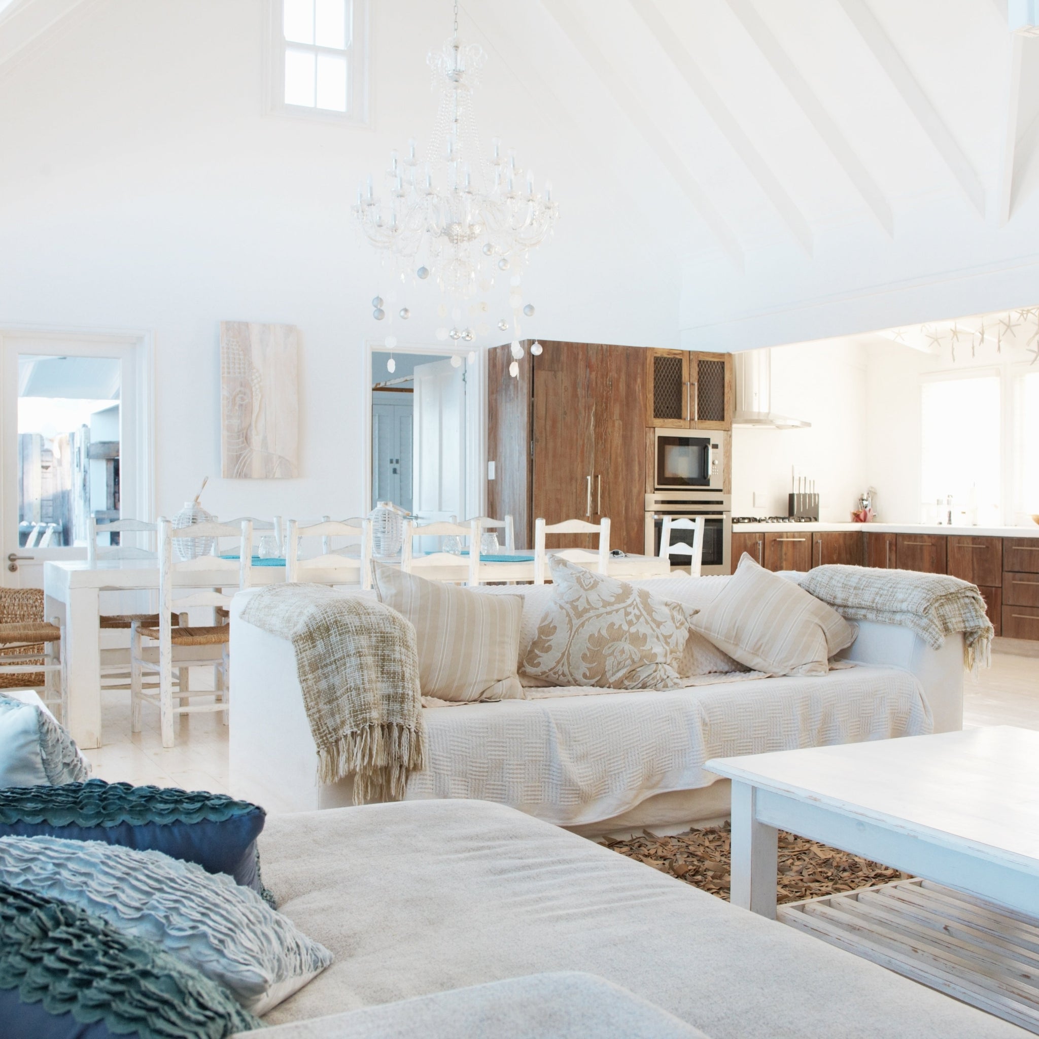 Furnishing a Vacation Home: Style Tips for a Luxurious Coastal Retreat