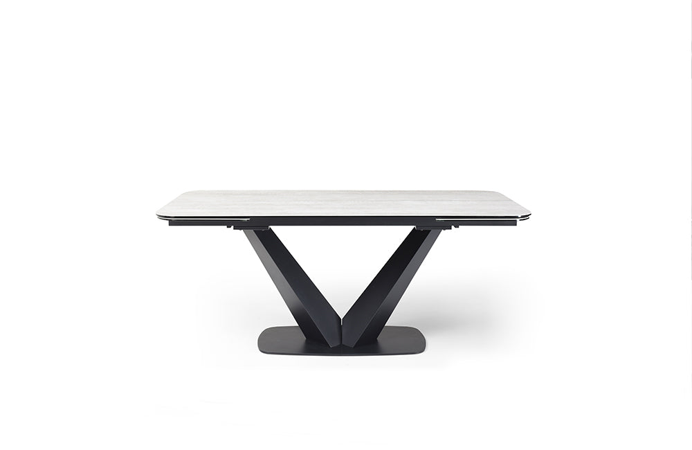 9189 Table with 1117 chairs